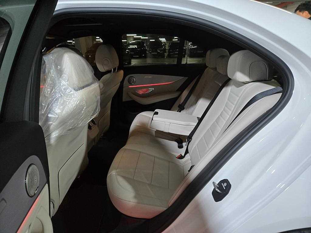 Mercedes Benz E class - Vista 7