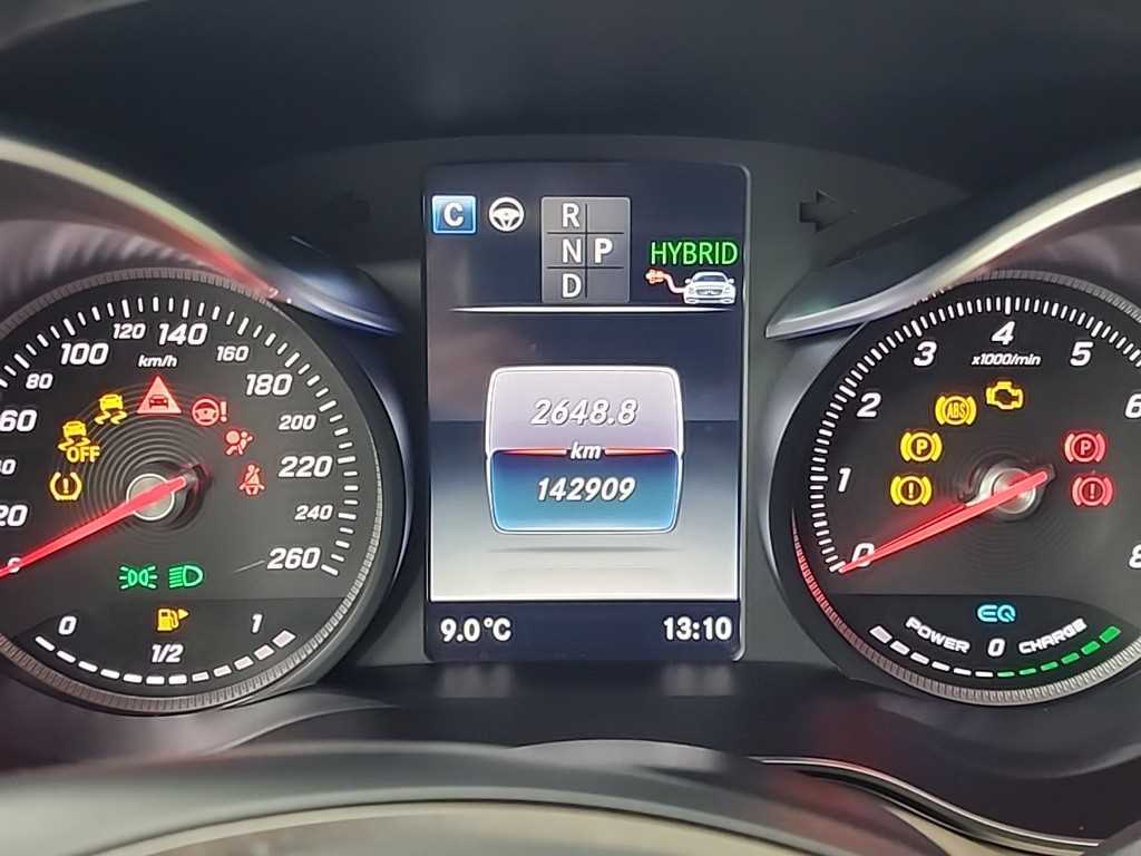 Mercedes Benz GLC Class - Vista 6