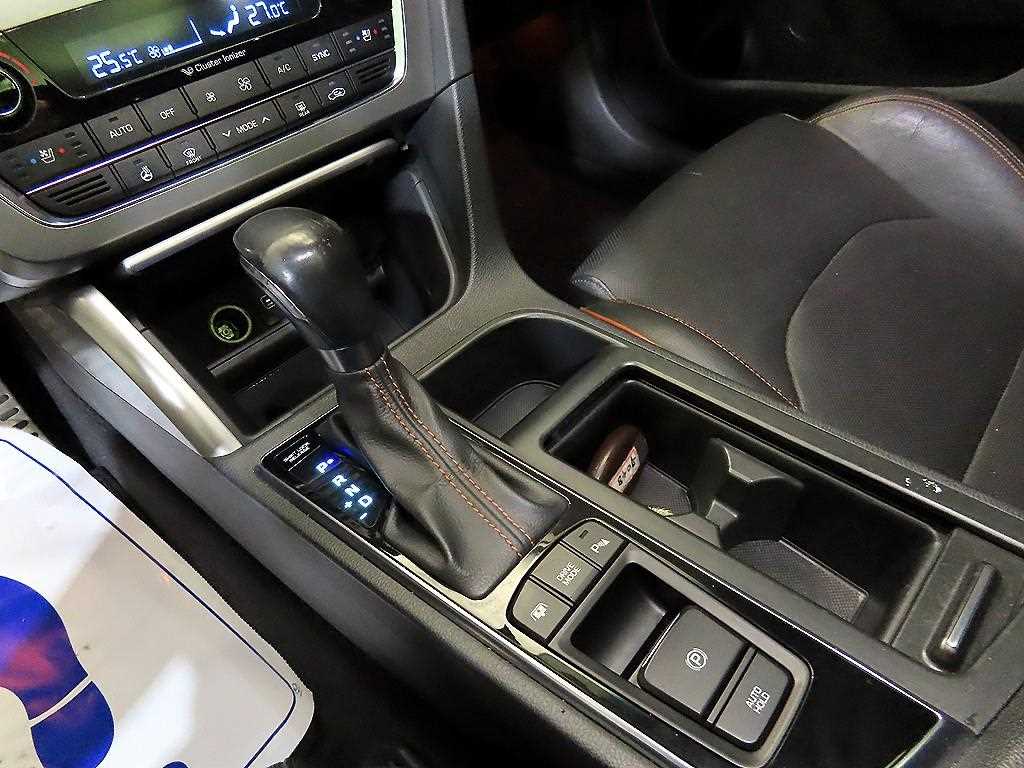 HYUNDAI Sonata - Vista 12