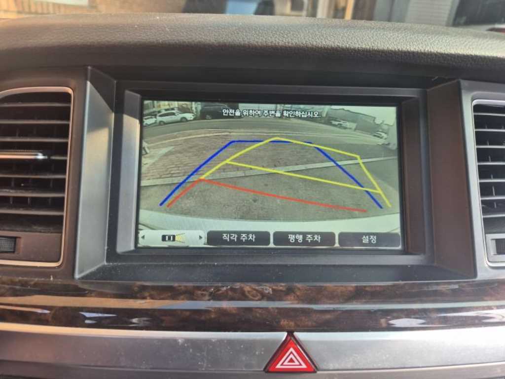 HYUNDAI Genesis - Vista 10