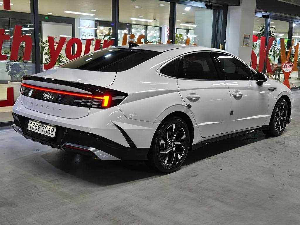 HYUNDAI Sonata - Vista 4