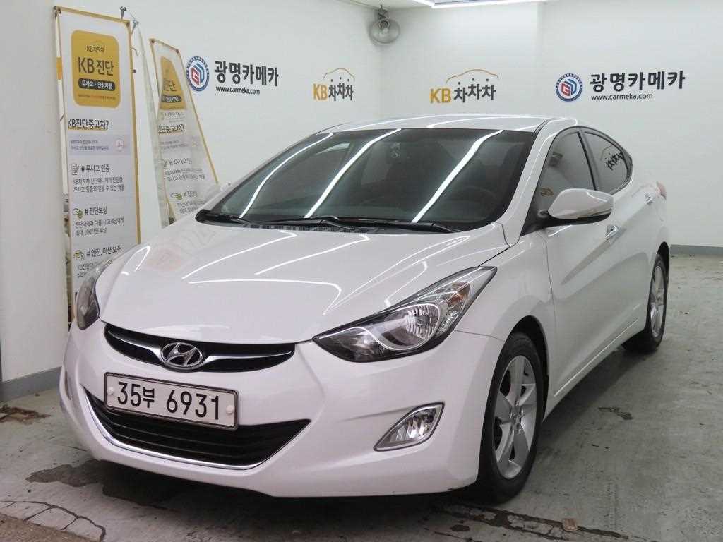 HYUNDAI Avante - Vista 2