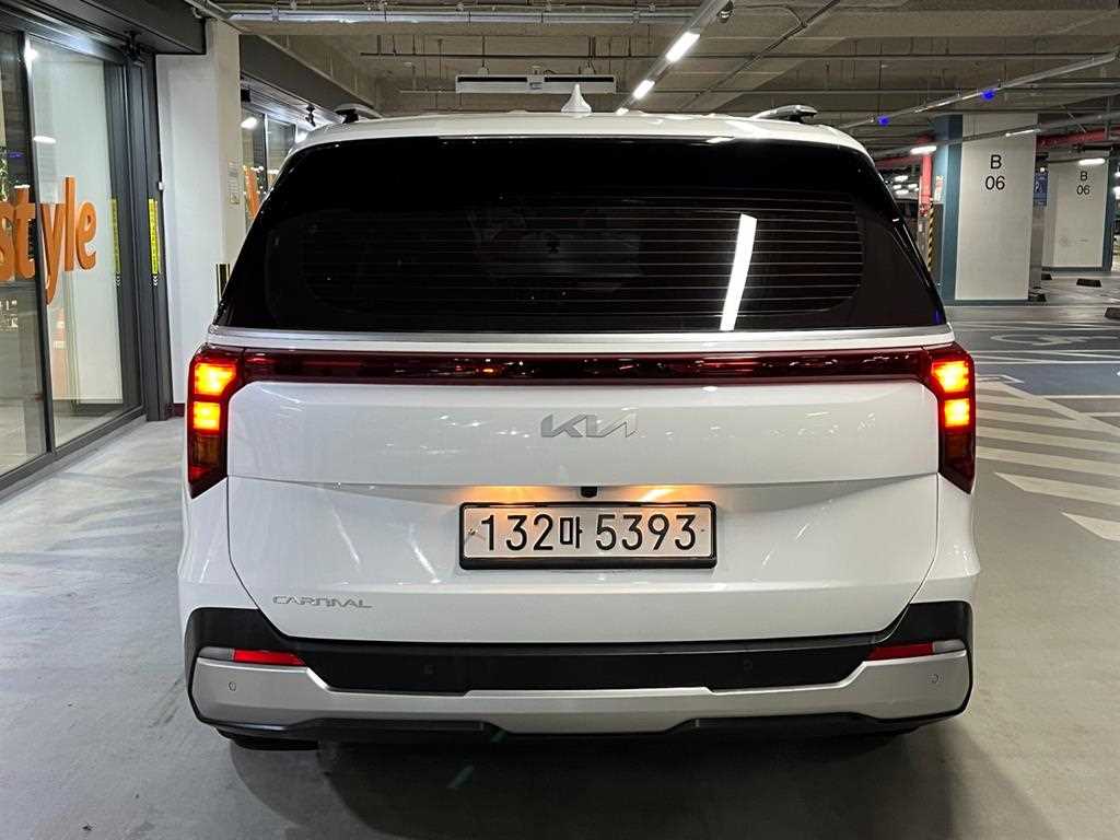 KIA Carnival - Vista 5