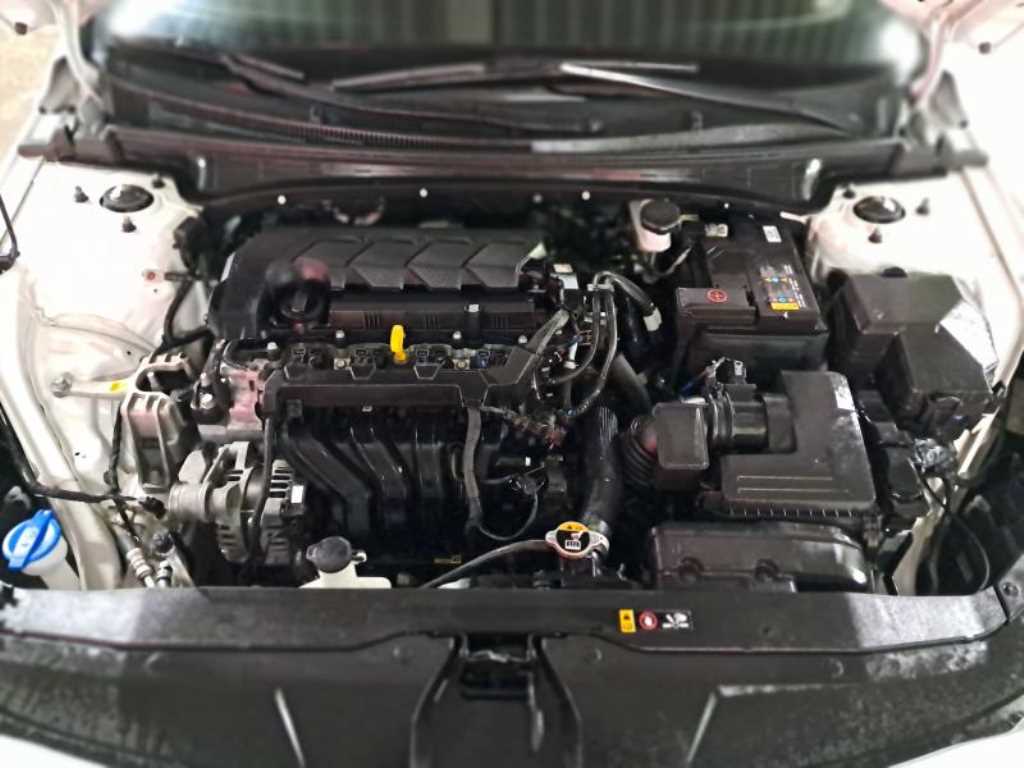 HYUNDAI Avante - Vista 5