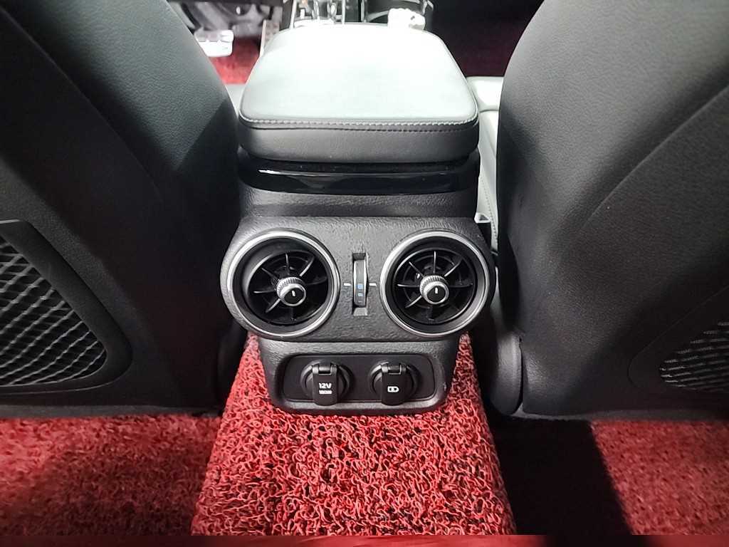 KIA Stinger - Vista 12