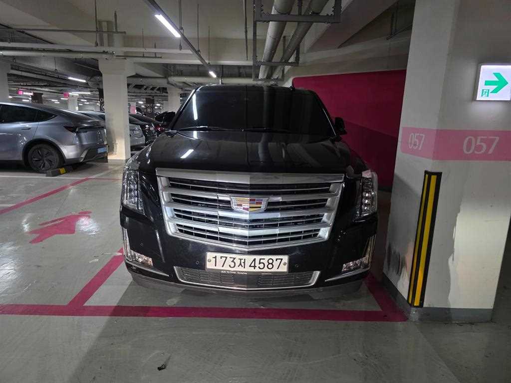 Cadillac Escalade 2018 Negro - Importación desde Corea - HF Imports Iquique - Foto 1