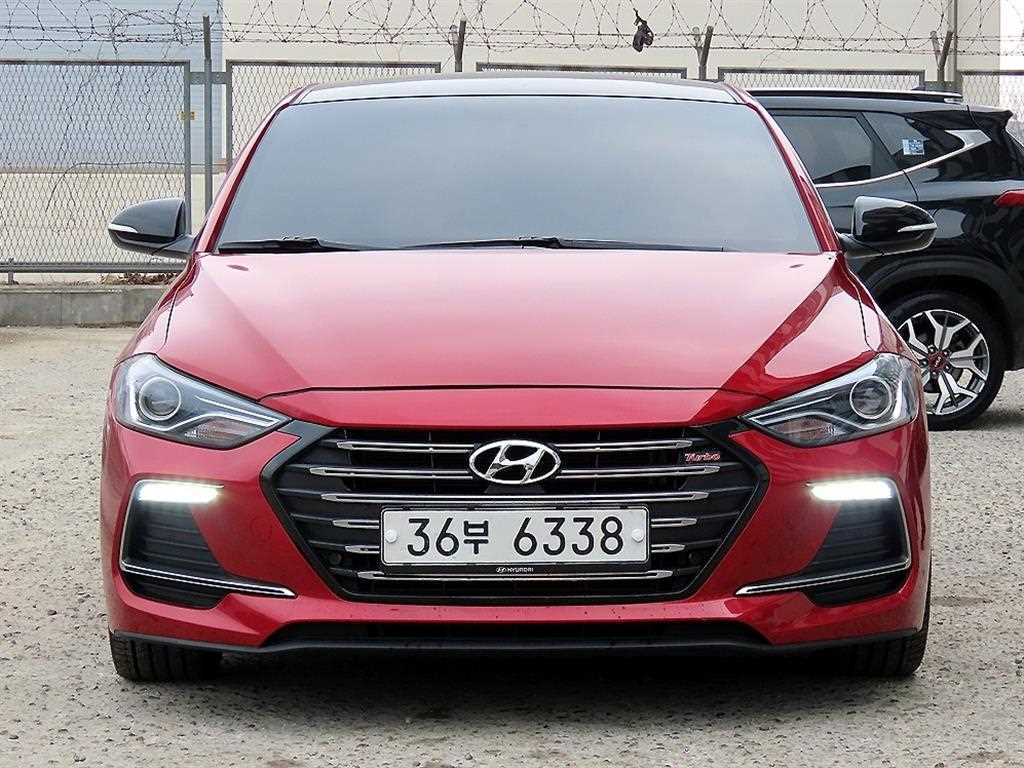 HYUNDAI Avante - Vista 2