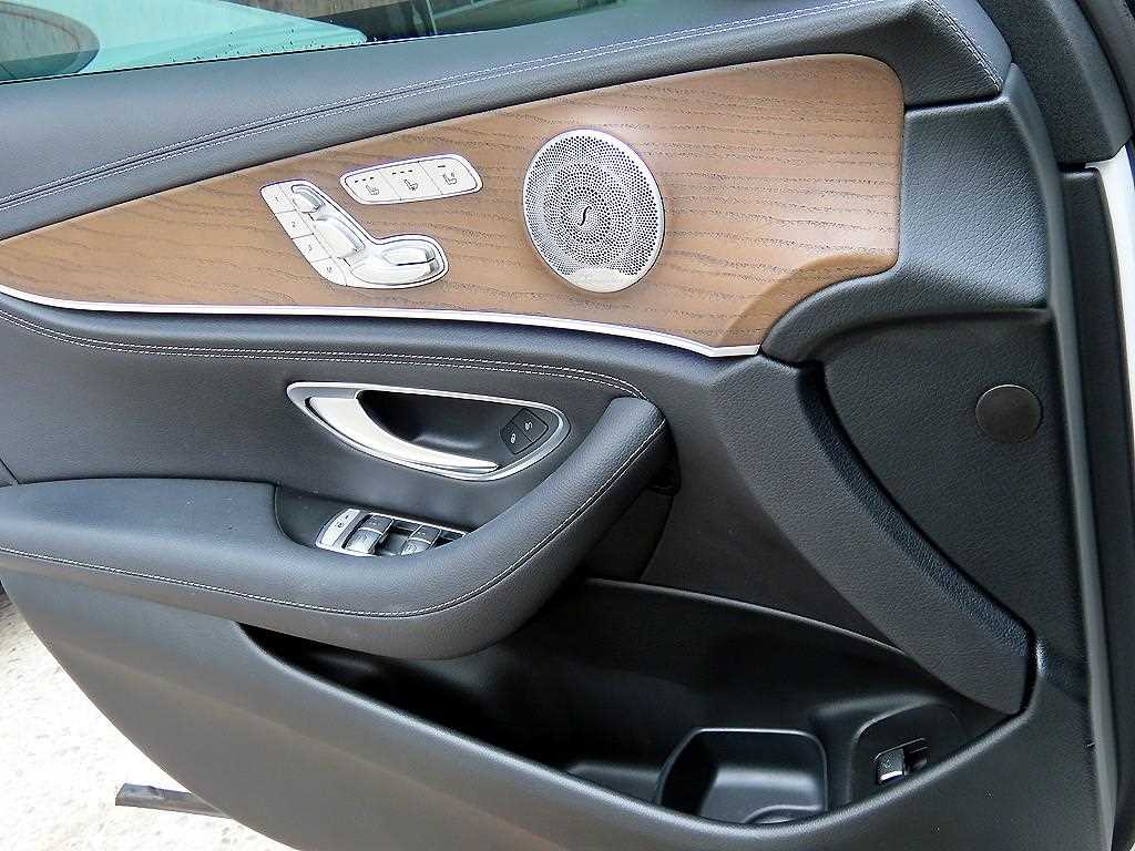 Mercedes Benz E class - Vista 12