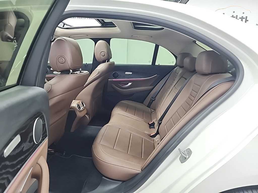 Mercedes Benz E class - Vista 12