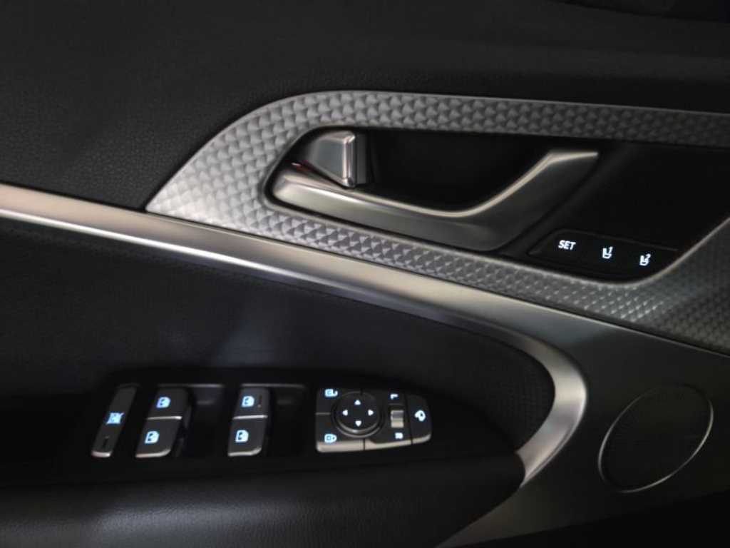 Genesis G70 - Vista 6