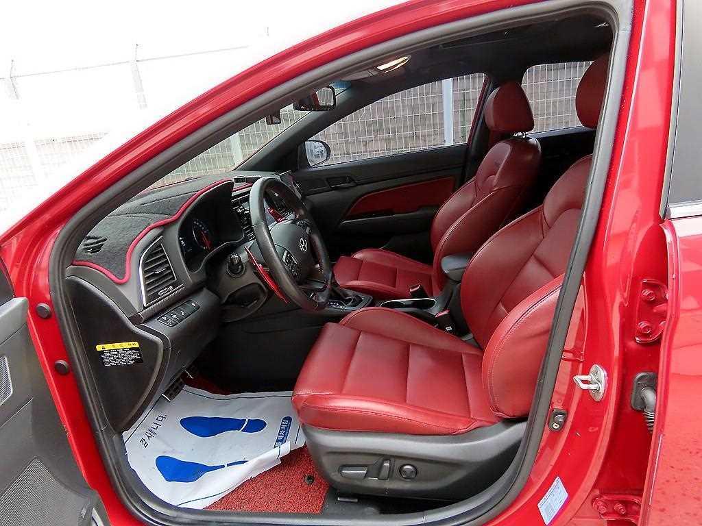 HYUNDAI Avante - Vista 5