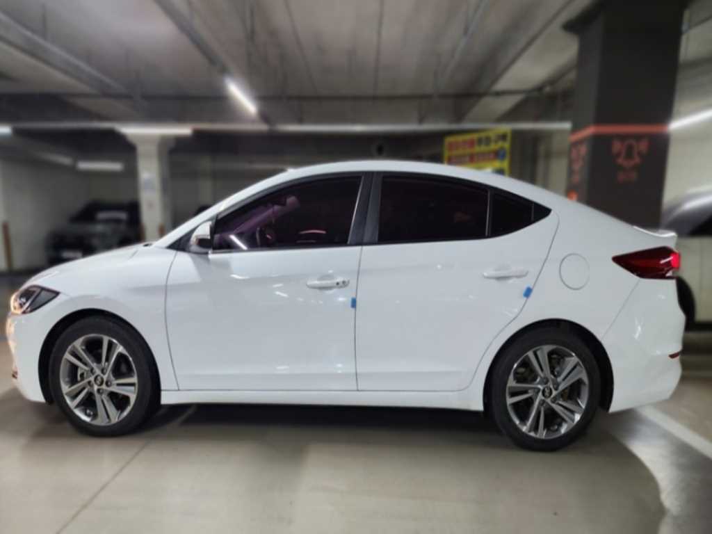 HYUNDAI Avante - Vista 7