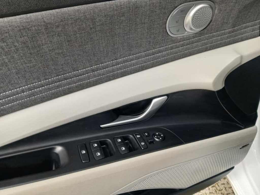 HYUNDAI Avante - Vista 12