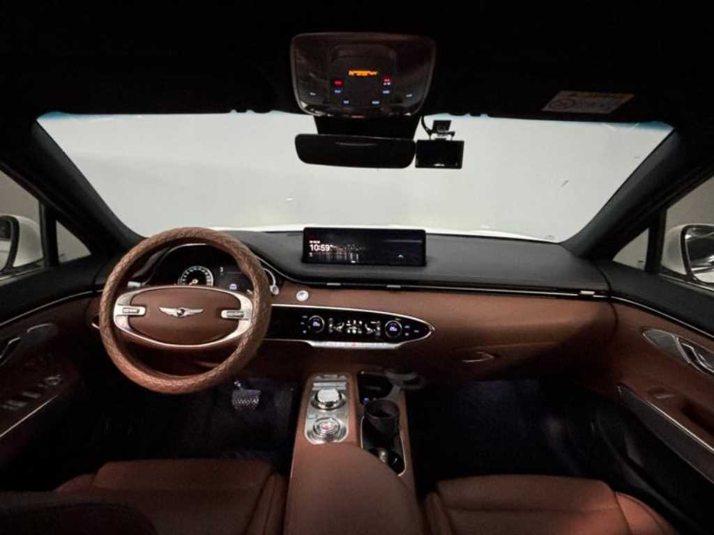 Genesis GV70 - Vista 5