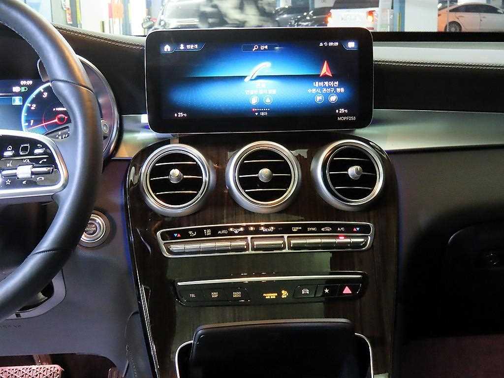 Mercedes Benz GLC Class - Vista 11