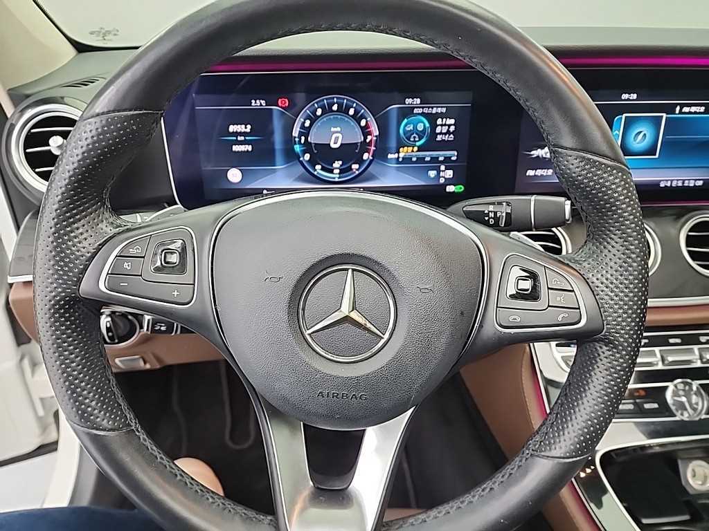 Mercedes Benz E class - Vista 9