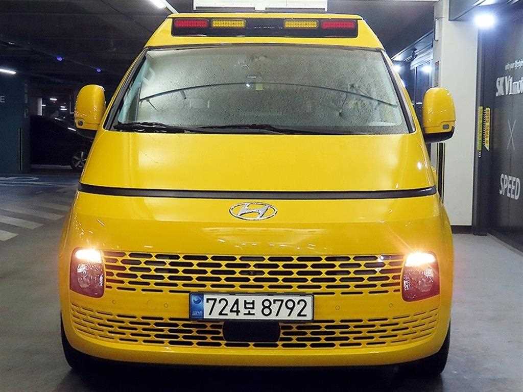 HYUNDAI Staria - Vista 2