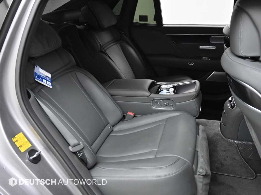 Genesis G90 - Vista 12