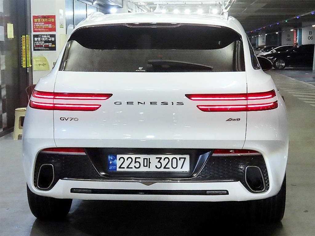 Genesis GV70 - Vista 5