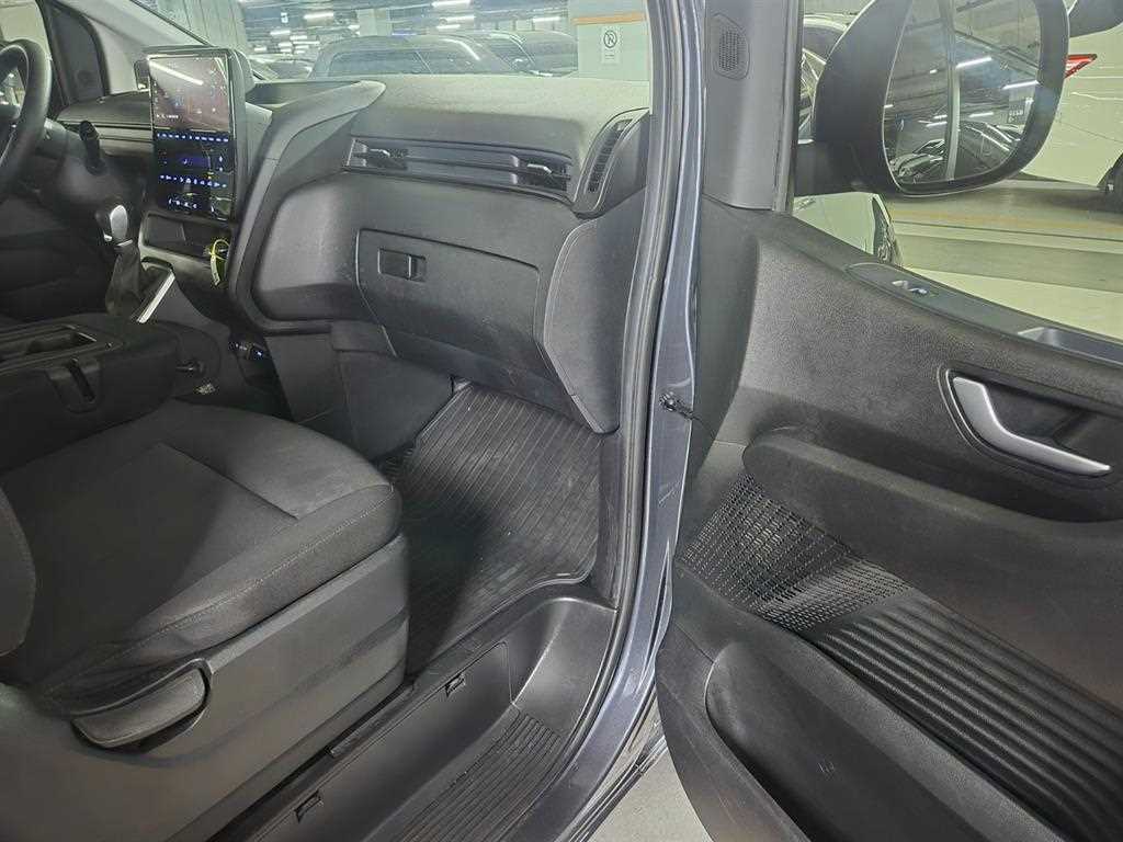 HYUNDAI Staria - Vista 12