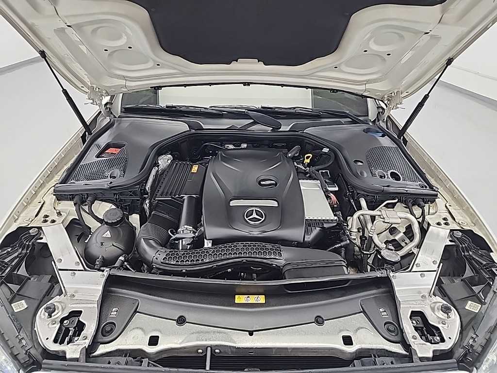 Mercedes Benz E class - Vista 5