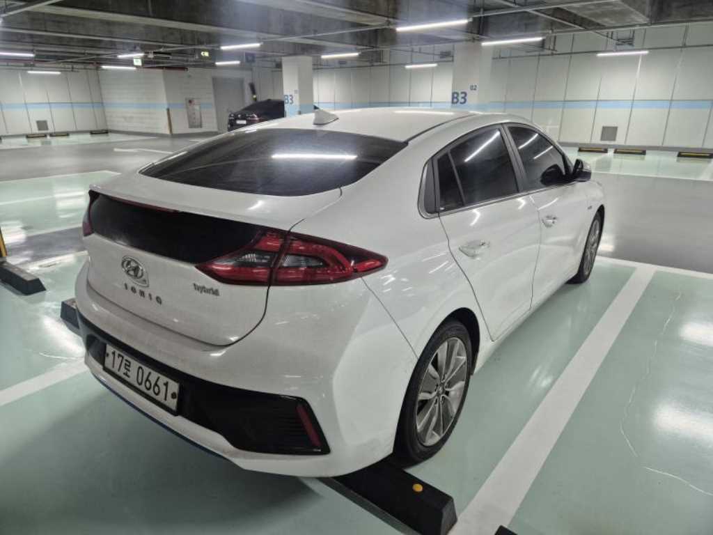 HYUNDAI Ioniq - Vista 6