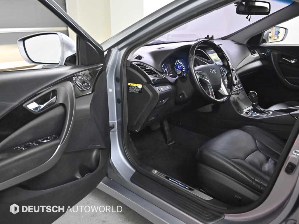 HYUNDAI Grandeur - Vista 11