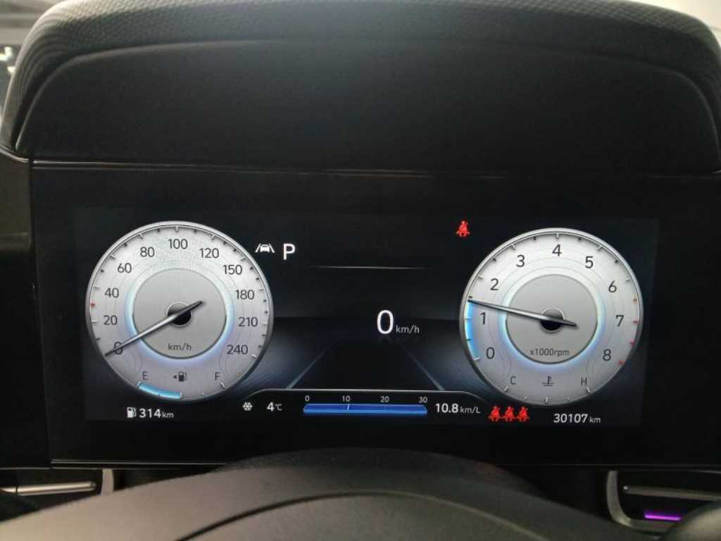 HYUNDAI Avante - Vista 9