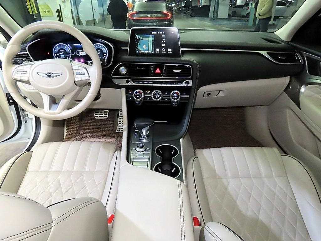 Genesis G70 - Vista 10
