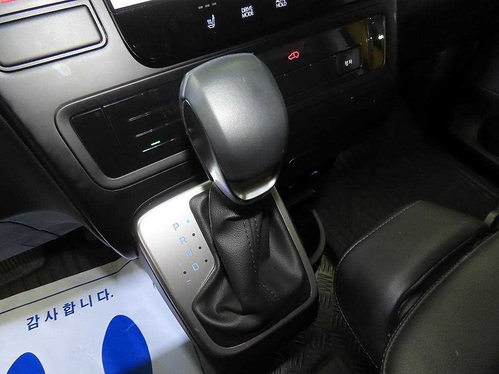 HYUNDAI Staria - Vista 12