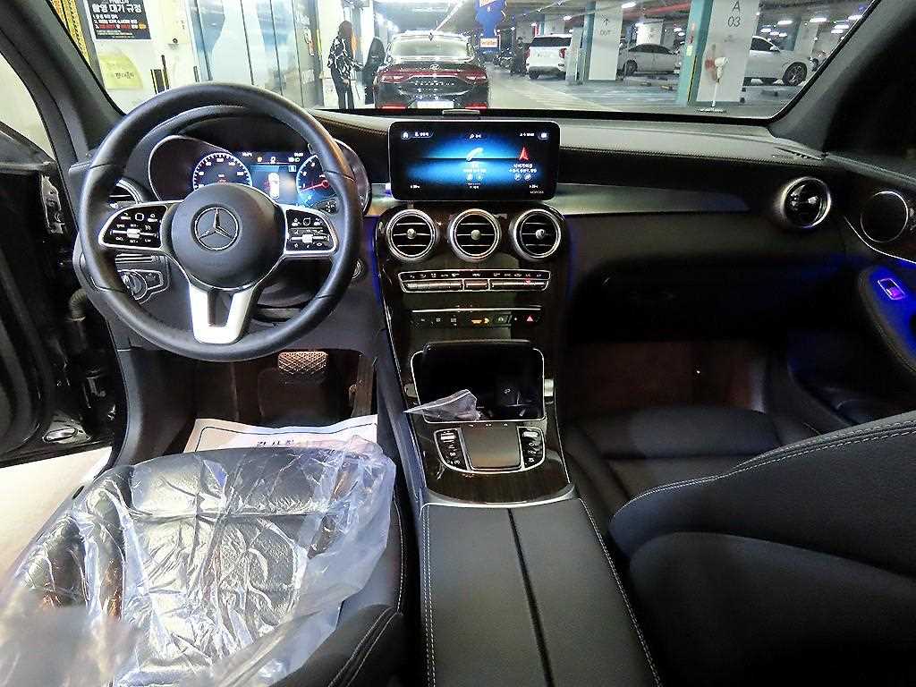 Mercedes Benz GLC Class - Vista 10