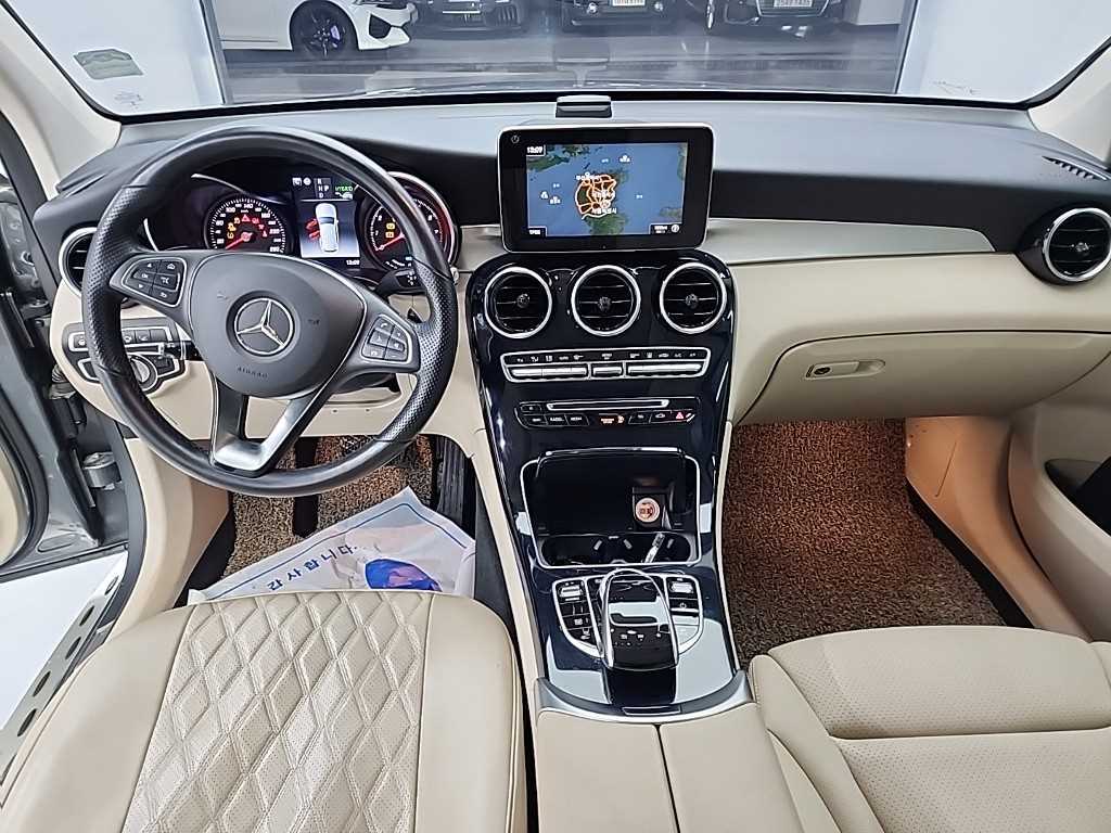 Mercedes Benz GLC Class - Vista 7