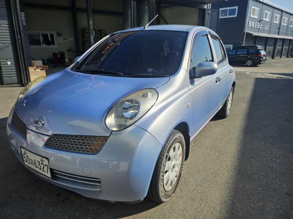 Nissan March - Vista 3