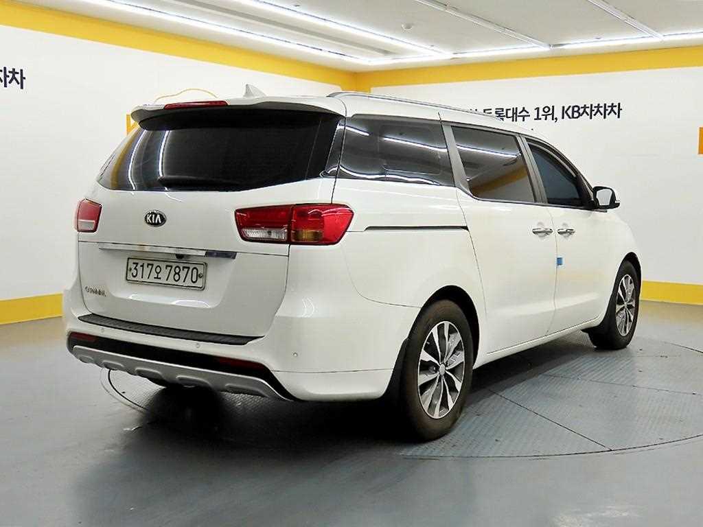 KIA Carnival - Vista 4