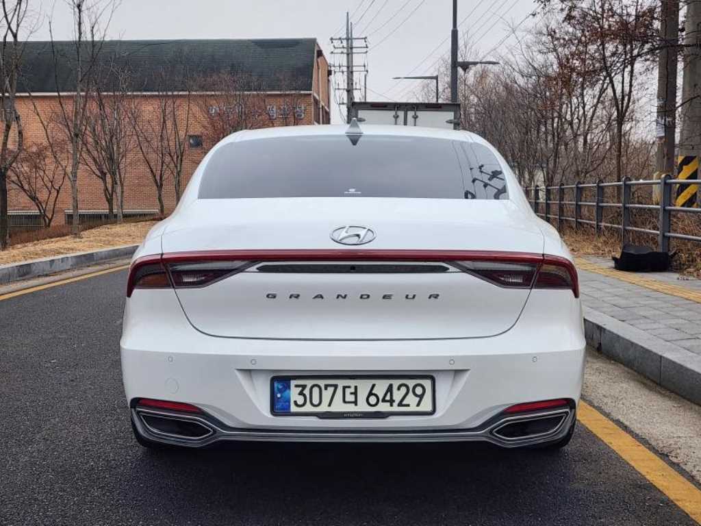 HYUNDAI Grandeur - Vista 5