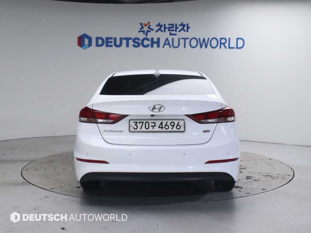 HYUNDAI Avante - Vista 4