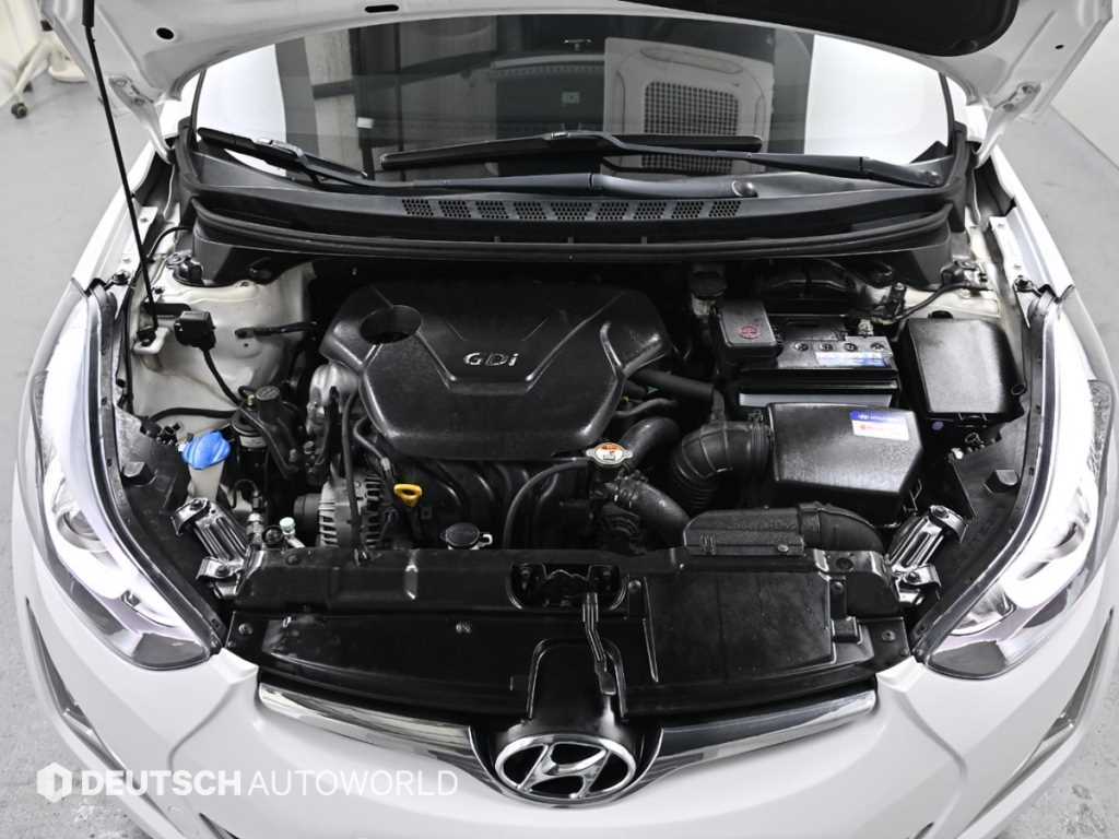 HYUNDAI Avante - Vista 6