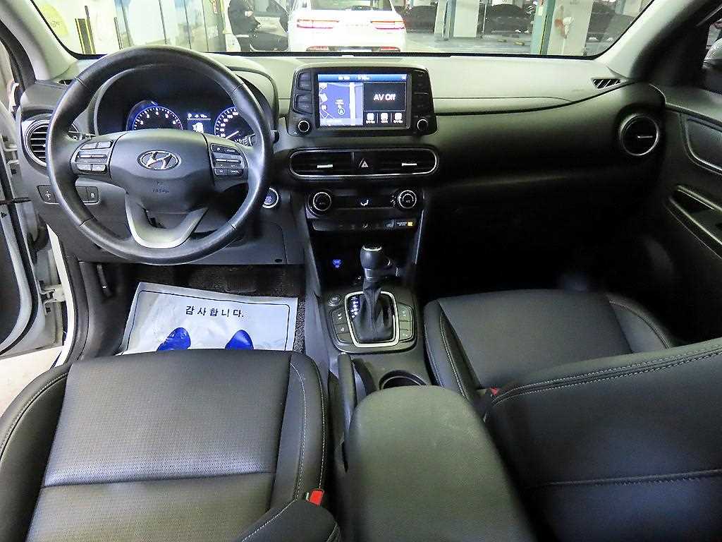 HYUNDAI Kona - Vista 10