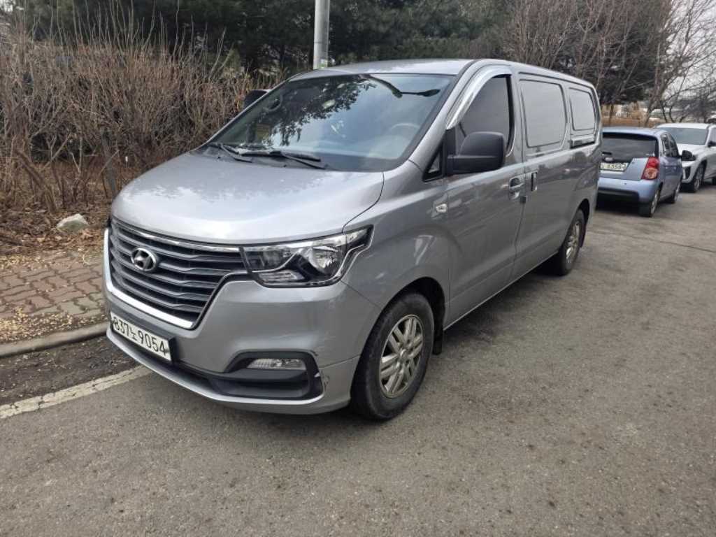 HYUNDAI Starex - Vista 2