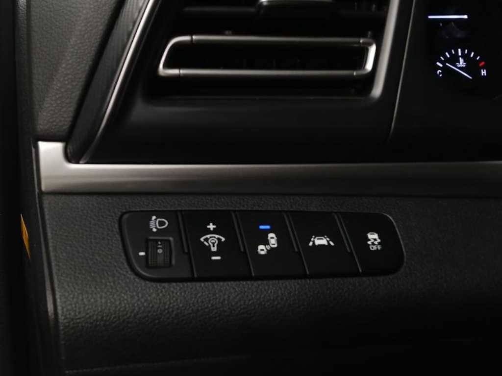 HYUNDAI Avante - Vista 8