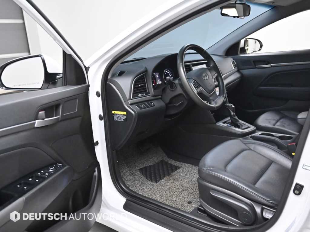 HYUNDAI Avante - Vista 11