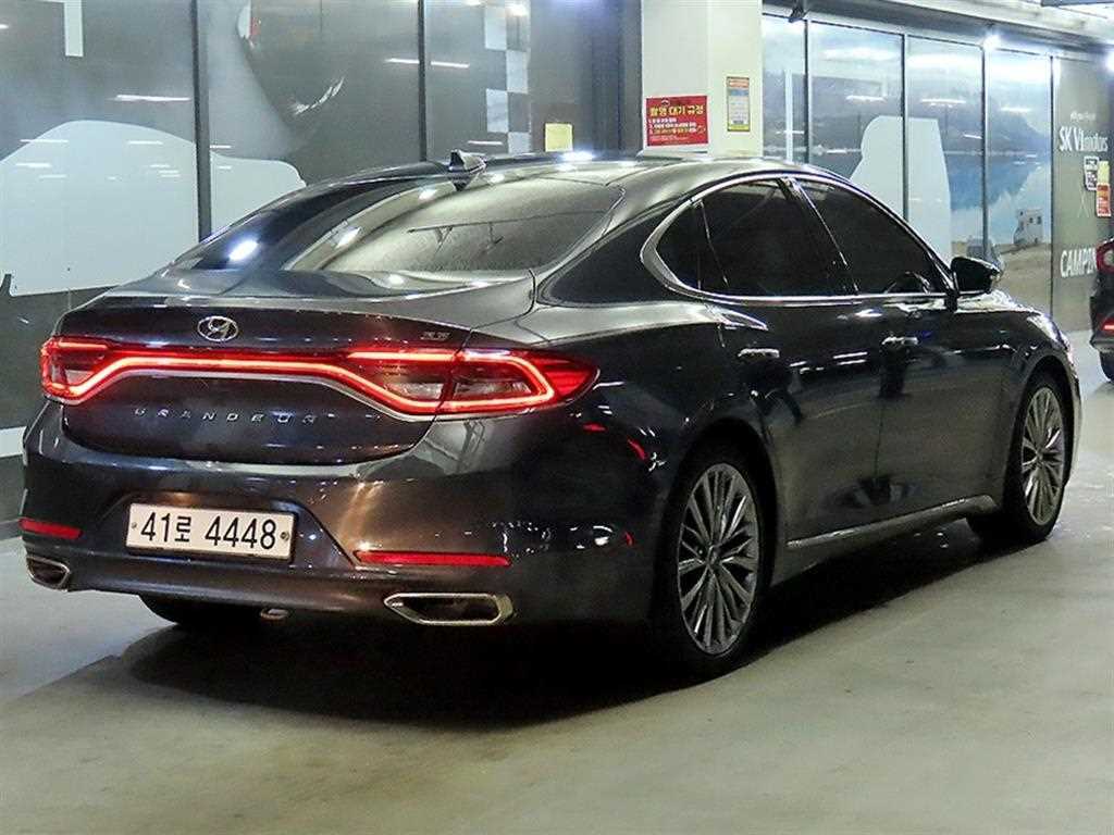 HYUNDAI Grandeur - Vista 4