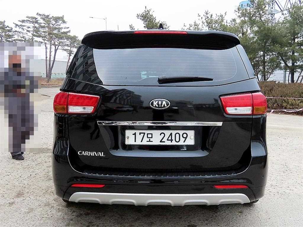 KIA Carnival - Vista 4