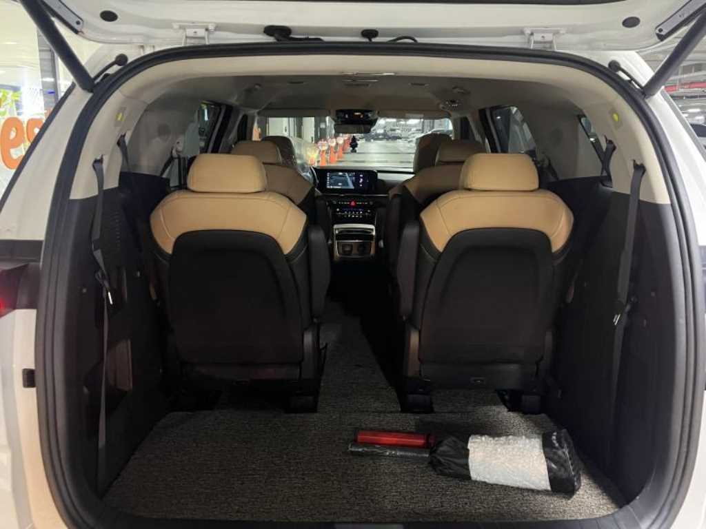 KIA Carnival - Vista 5