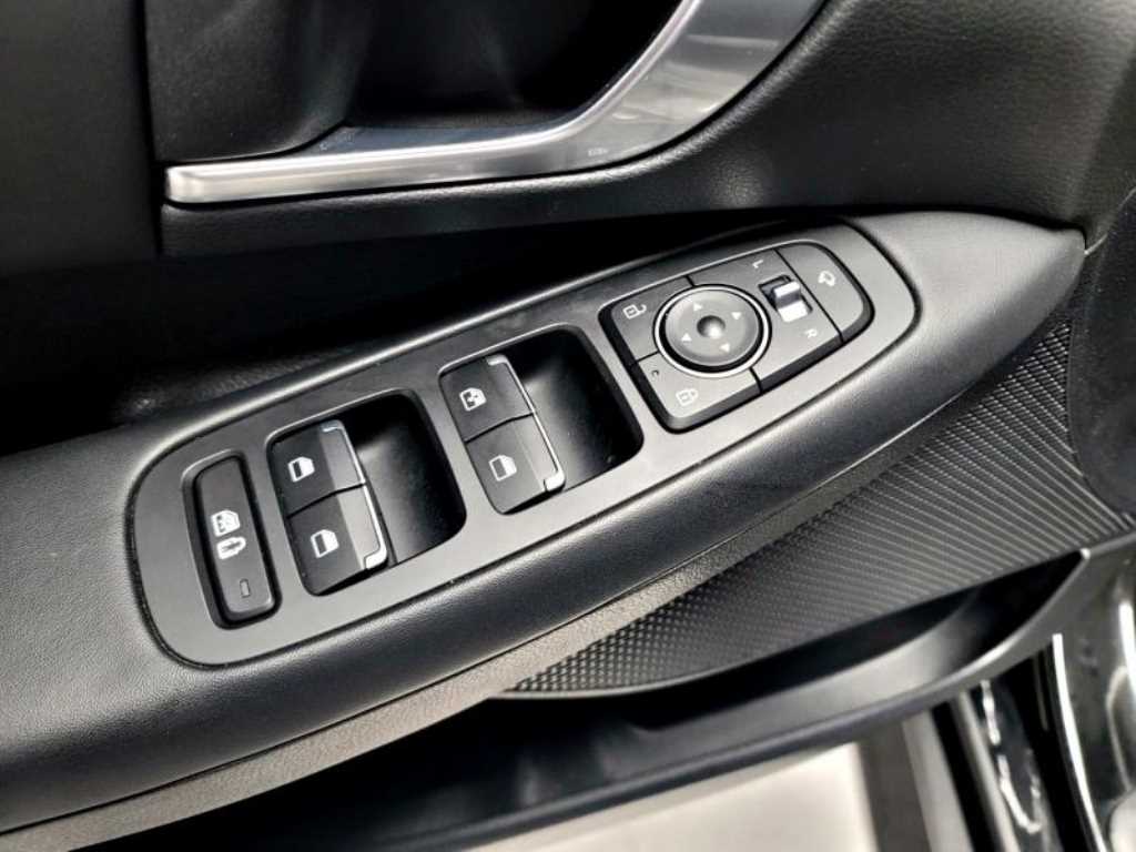 HYUNDAI Sonata - Vista 12