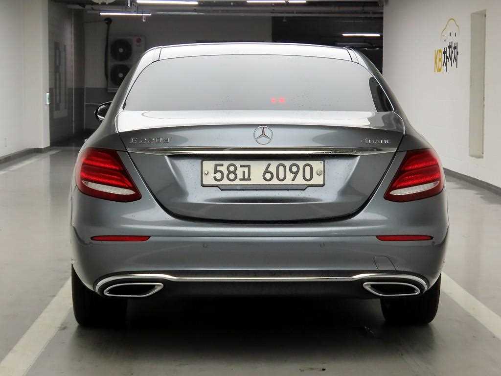 Mercedes Benz E class - Vista 3