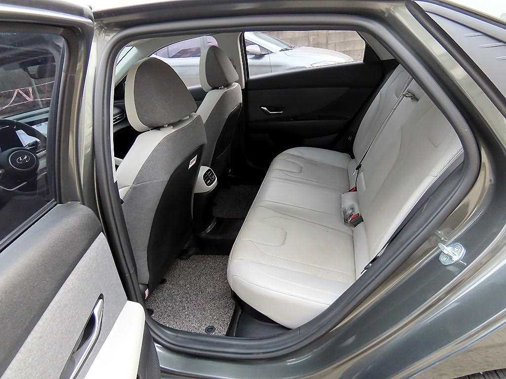 HYUNDAI Avante - Vista 6