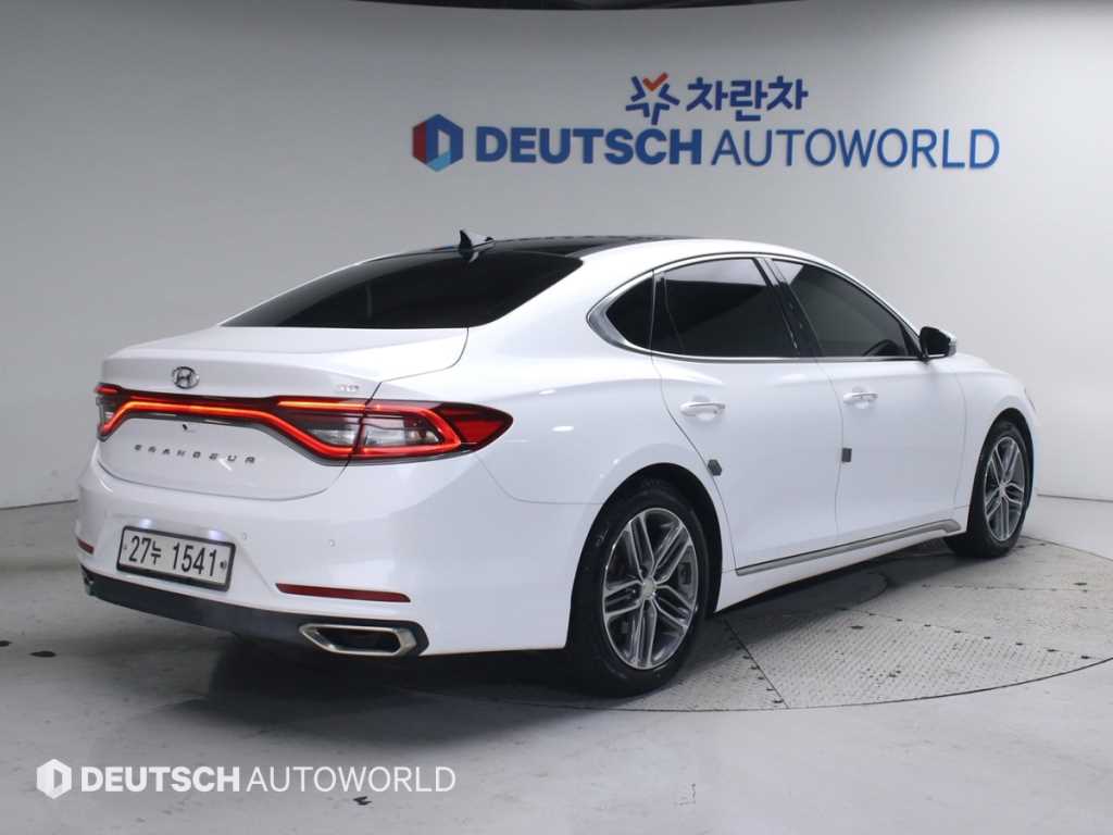 HYUNDAI Grandeur - Vista 2