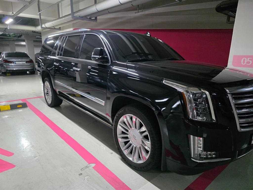 Cadillac Escalade - Vista 3