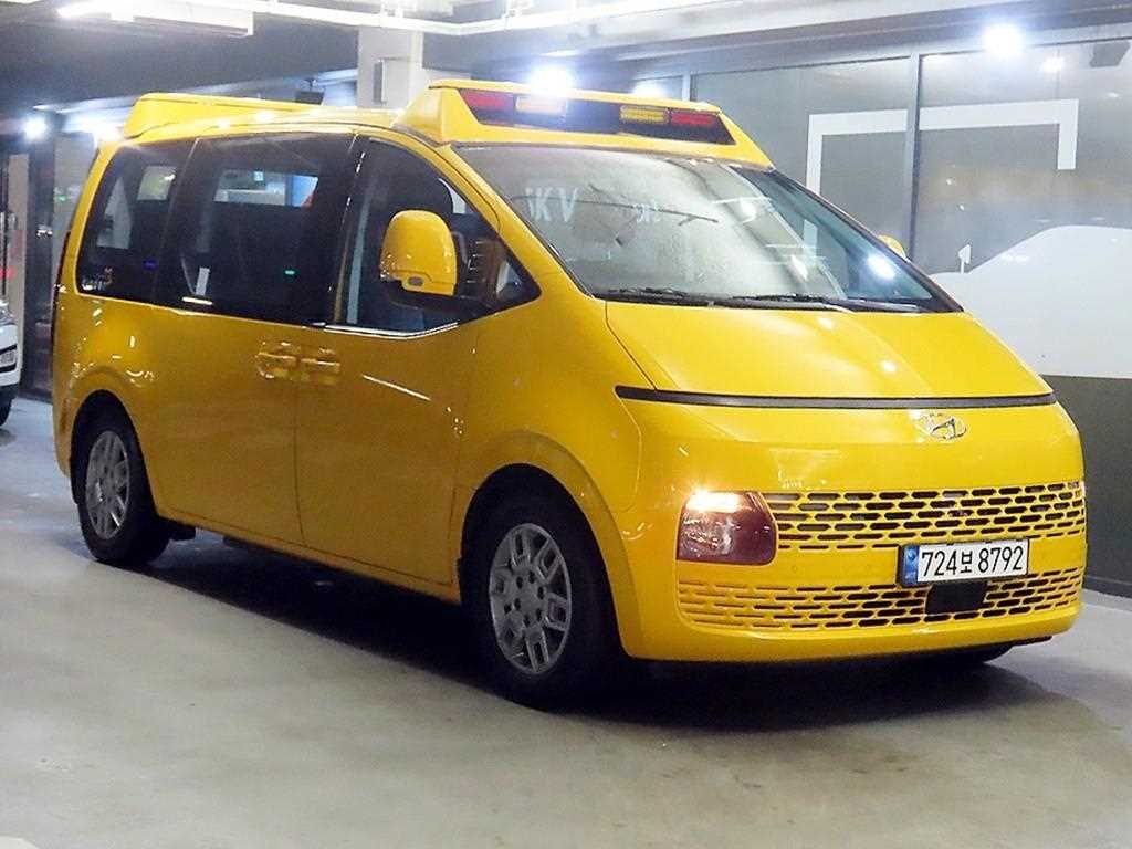 HYUNDAI Staria 2024 Amarillo - Importación desde Corea - HF Imports Iquique - Foto 1
